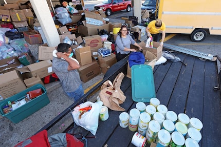 Los hondureños en el Norte de Texas han donado latas de comunidad, jugos de fruta, productos...