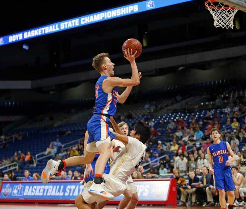 Slidell's Slayton Pruett #13 scores two. UIL boys basketball 1A State Final between Slidell...