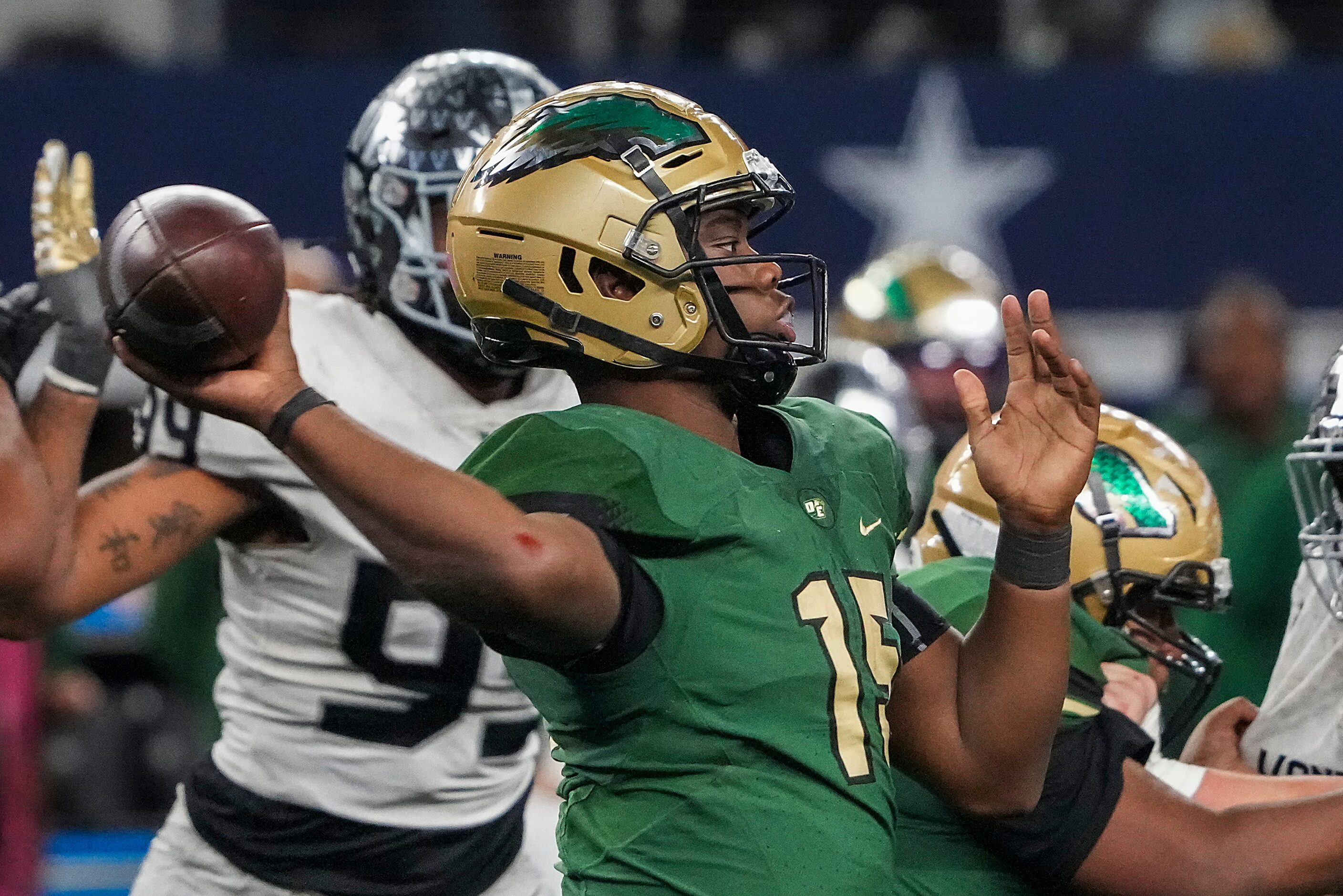 DeSoto quarterback Darius Bailey (15) throws a pass during the second half of the 6A...