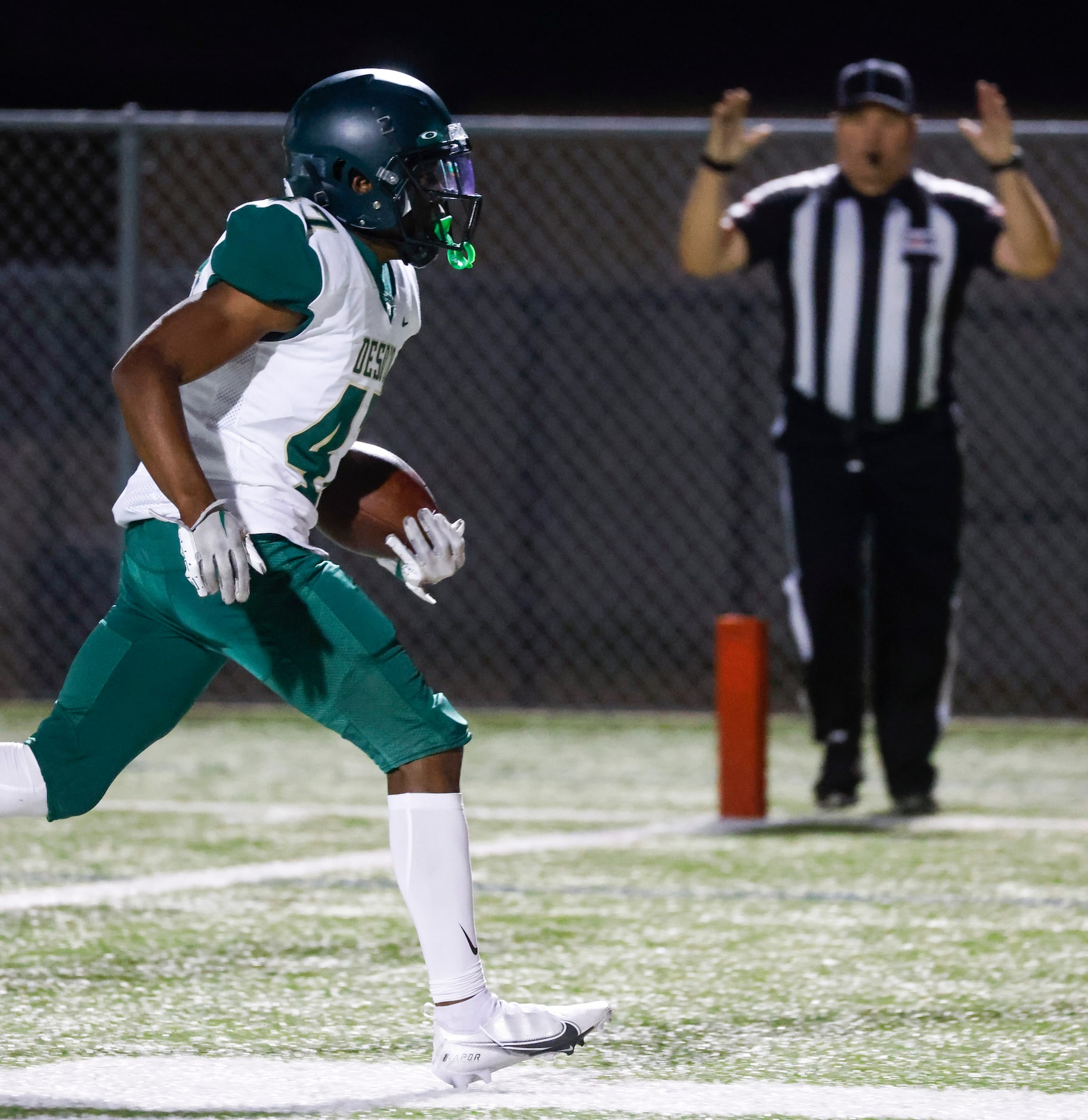 DeSoto High’s Jaylin Jones (47) completes a touchdown against Lake Ridge during the second...