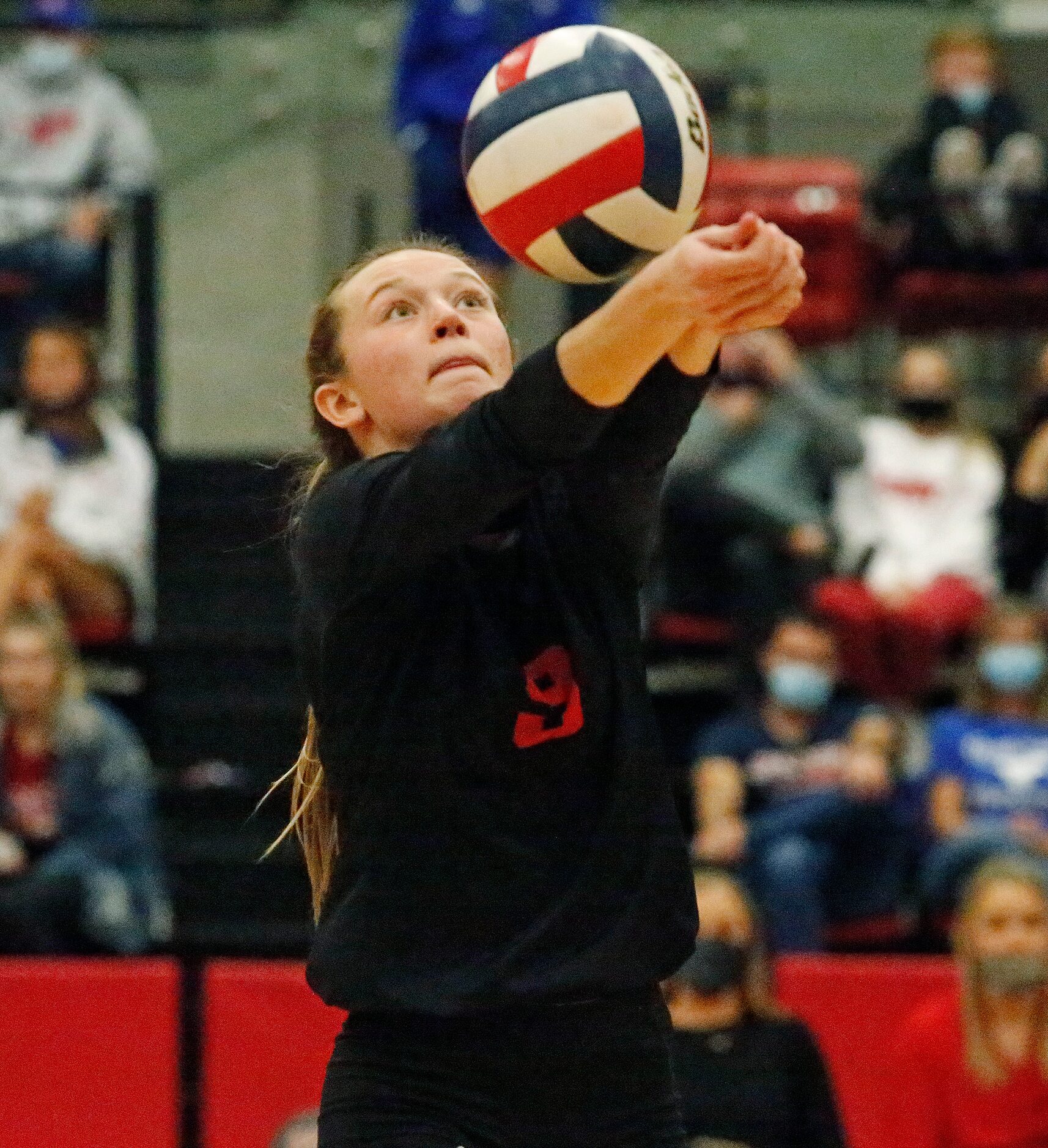 Lovejoy High School setter Averi Carlson (9) makes a bump set during game three as Grapevine...