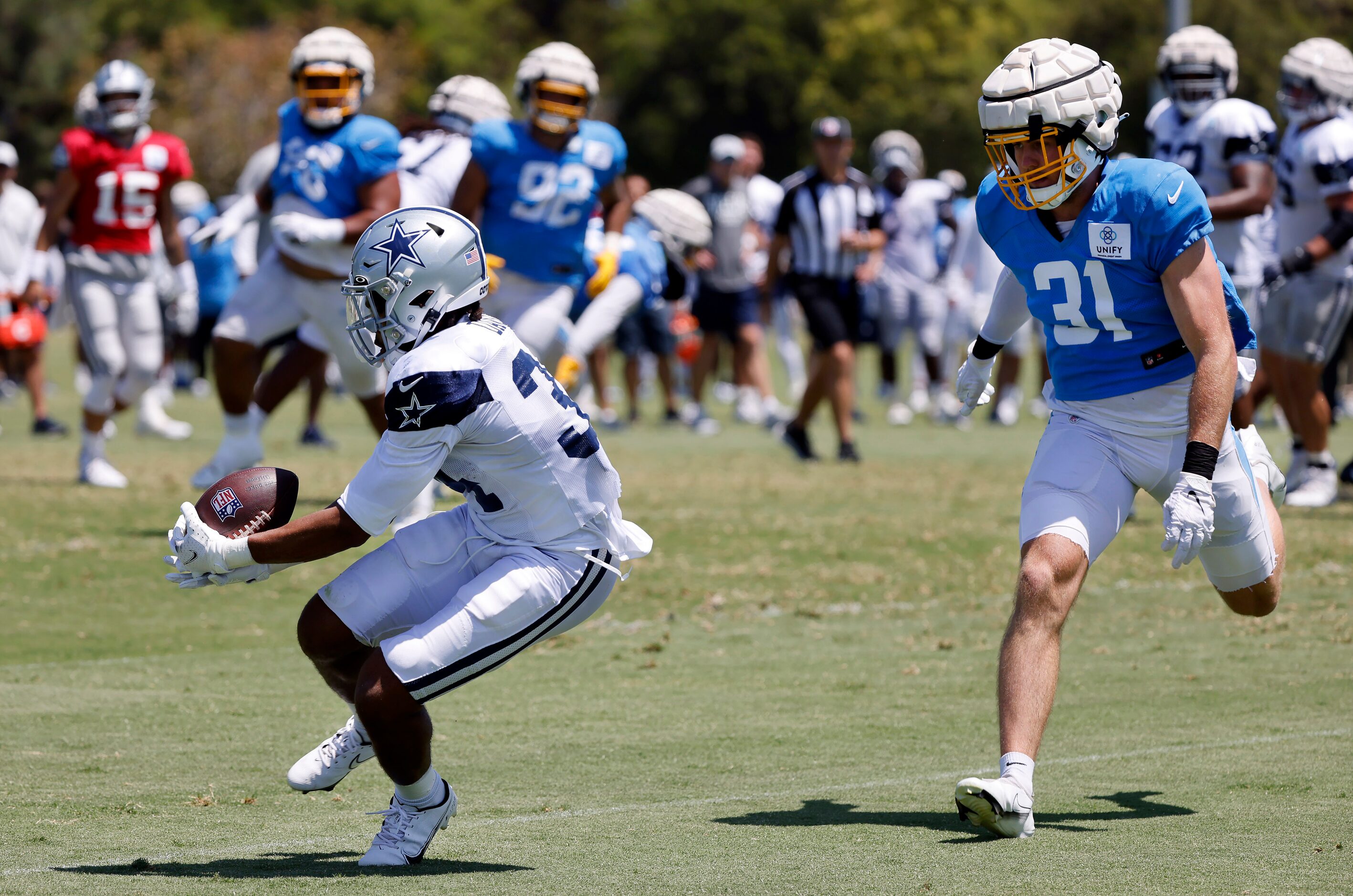 Dallas Cowboys running back Malik Davis (34) pulls in a pass completion as he outpaced Los...