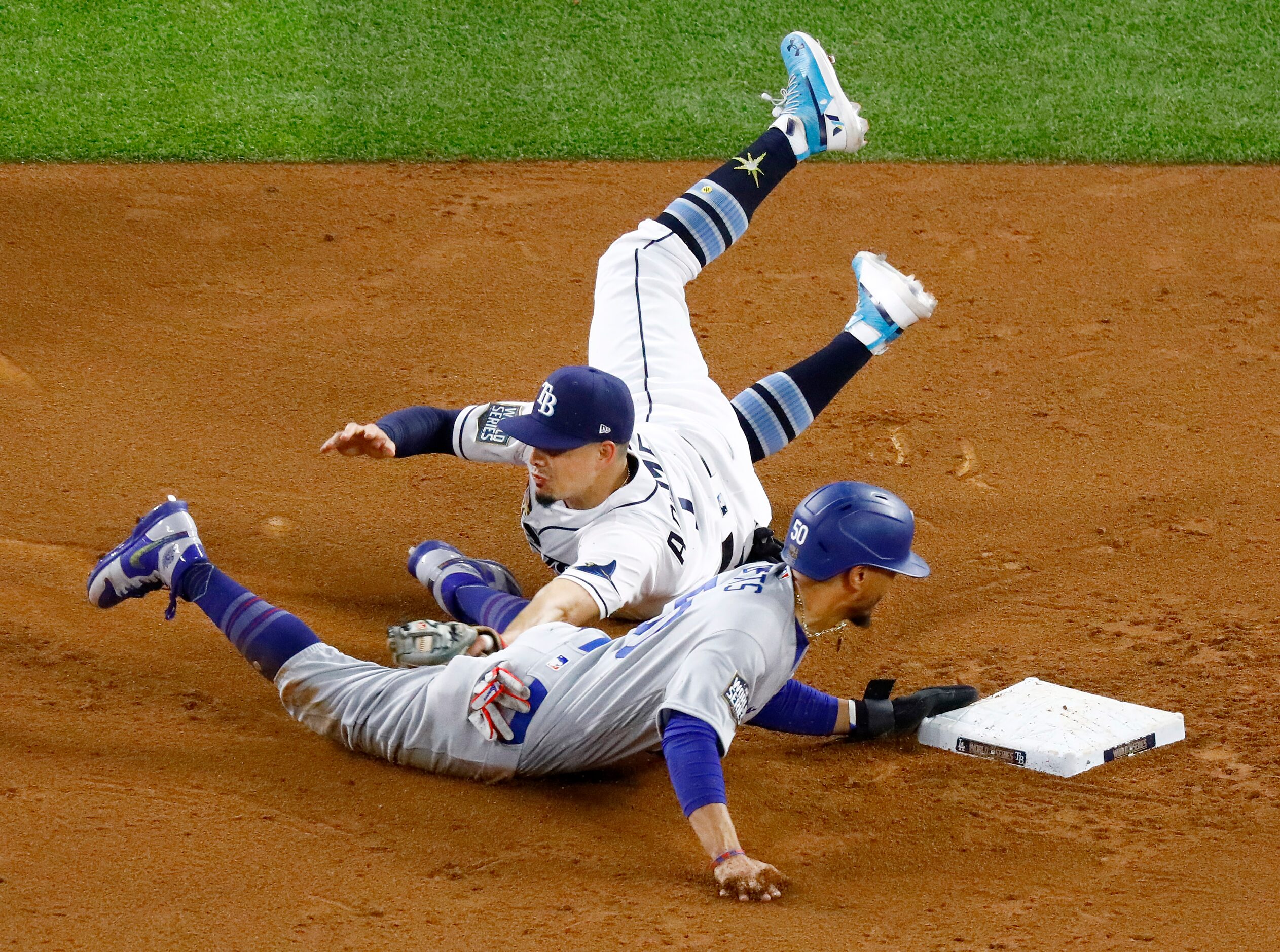 Los Angeles Dodgers Mookie Betts (50) steals second base on Tampa Bay Rays shortstop Willy...