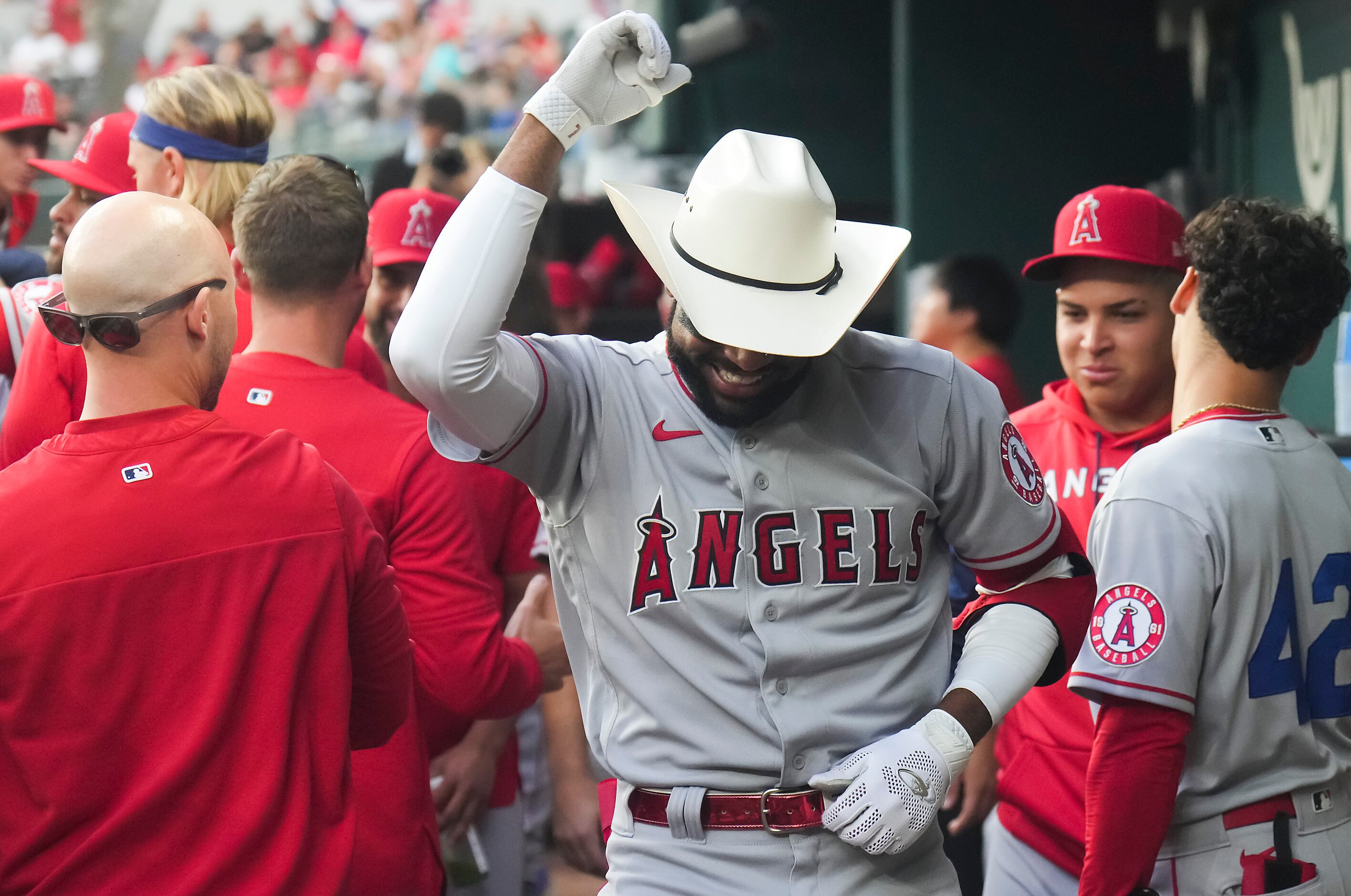 Opal Lee threw out first pitch for Texas Rangers on Jackie