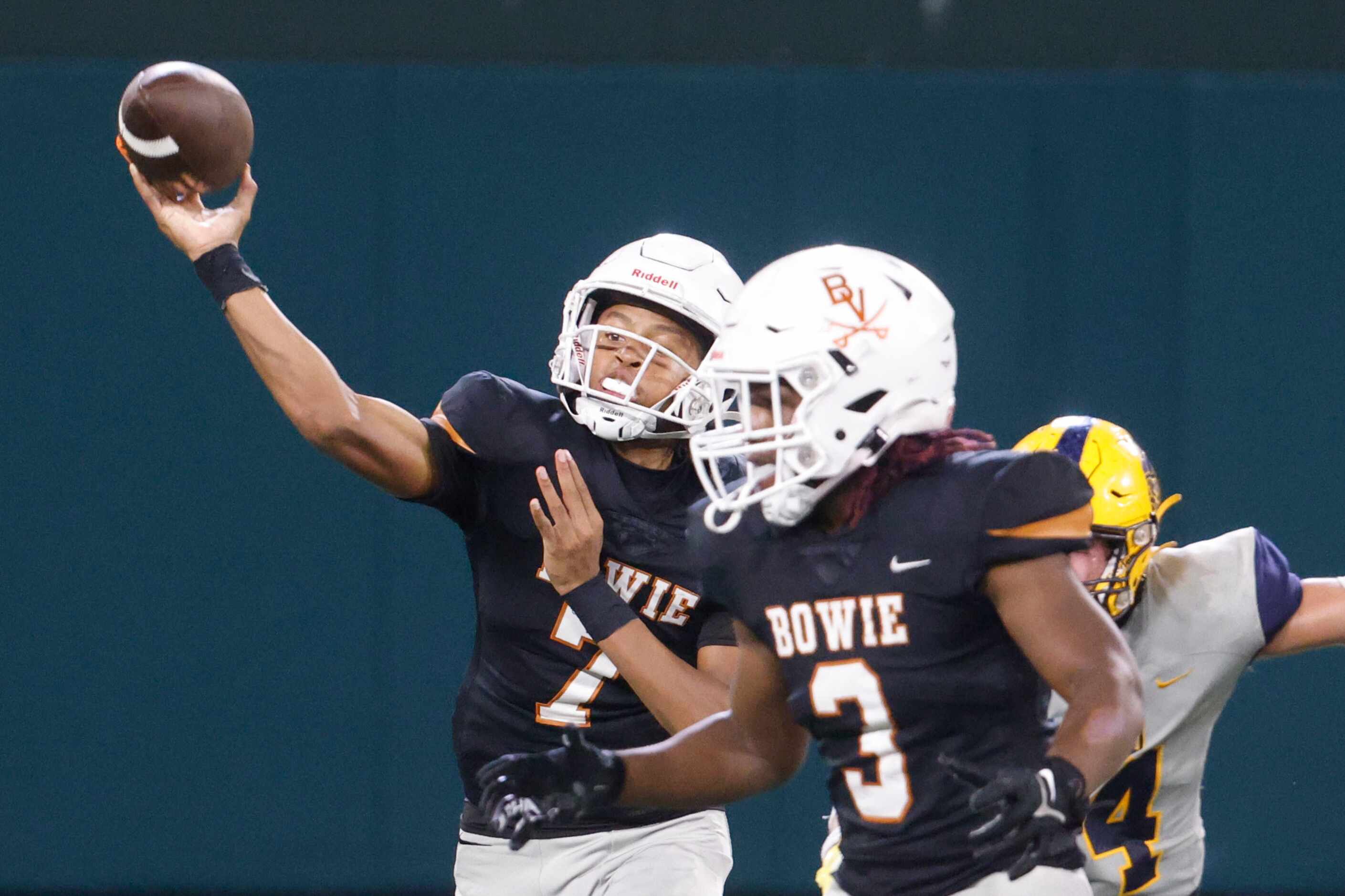 James Bowie QB High School’s Larry Nichols throws the ball during the first half of a...