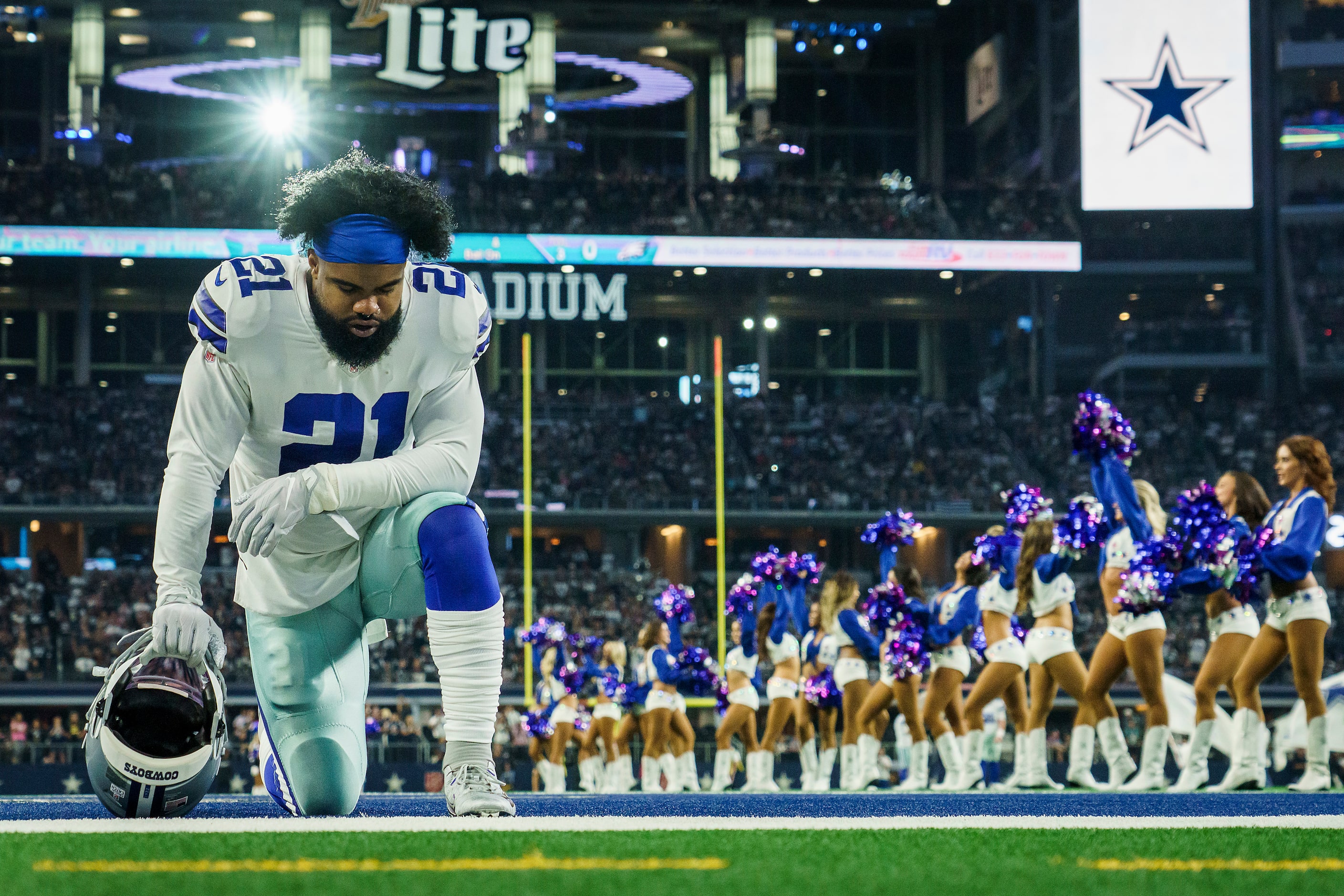 Dallas Cowboys running back Ezekiel Elliott (21) kneels in the end zone before an NFL...