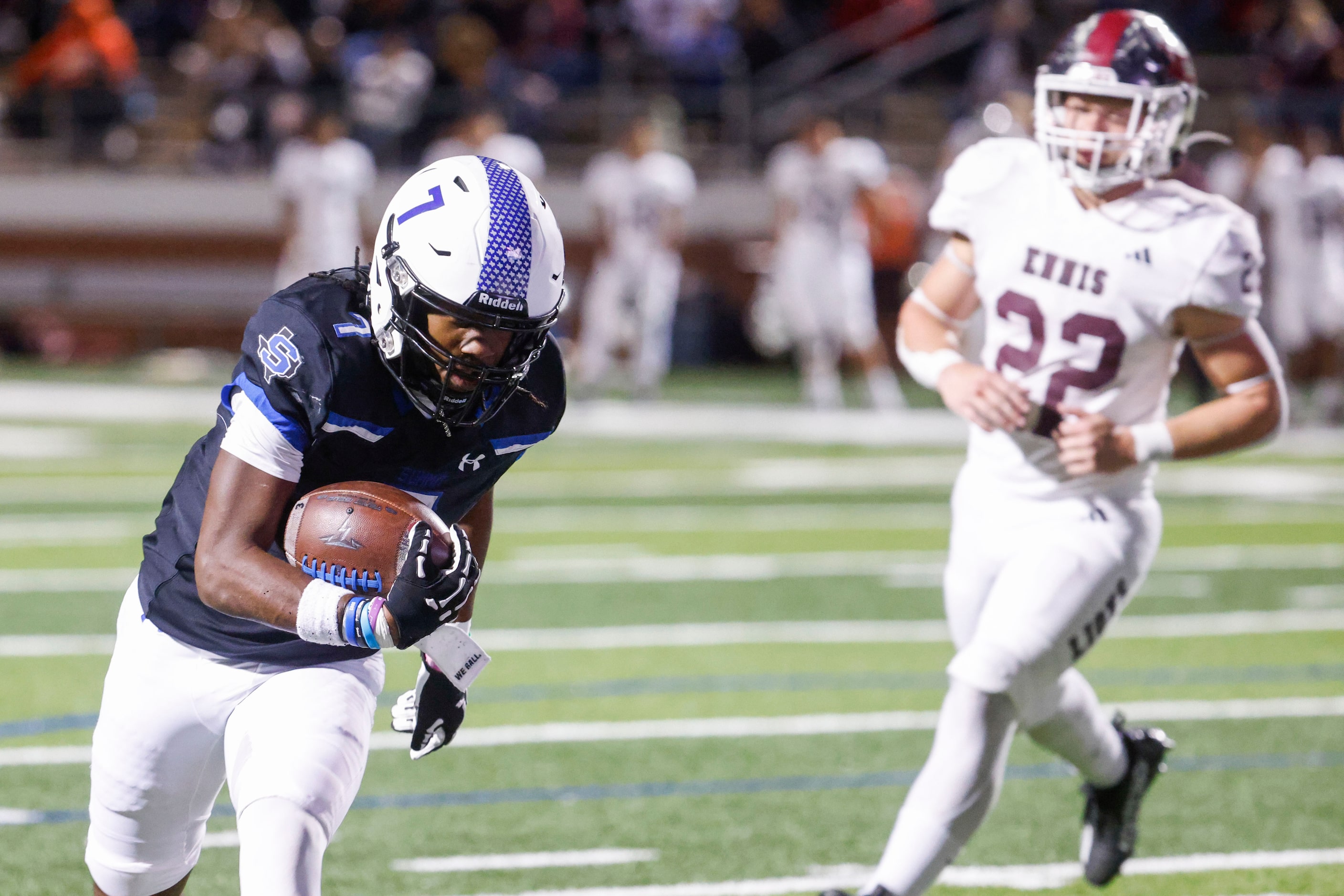 Mansfield Summit High’s Amare Burgess (left) scores a touchdown against Ennis High School...