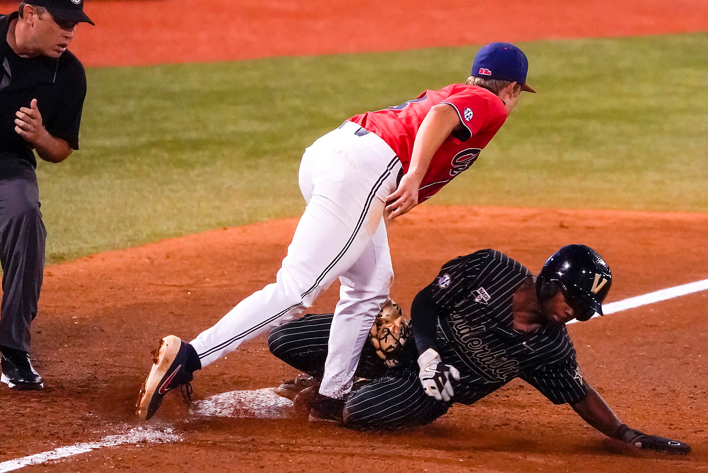 Vanderbilt outfielder Enrique Bradfield Jr. (51) gets under the tag of Mississippi third...