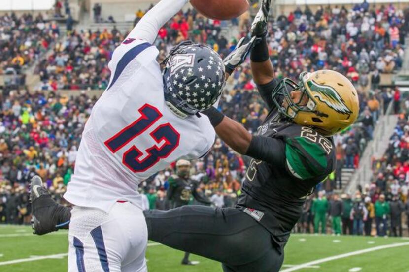 DeSoto’s Quizon Jones (right) breaks up a pass intended for Allen’s Grant Finney during the...