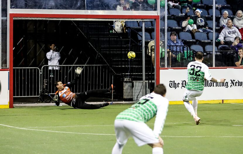 Jamie Lovegrove converts a penalty against EL Paso during the 2018-19 Dallas Sidekicks hope...