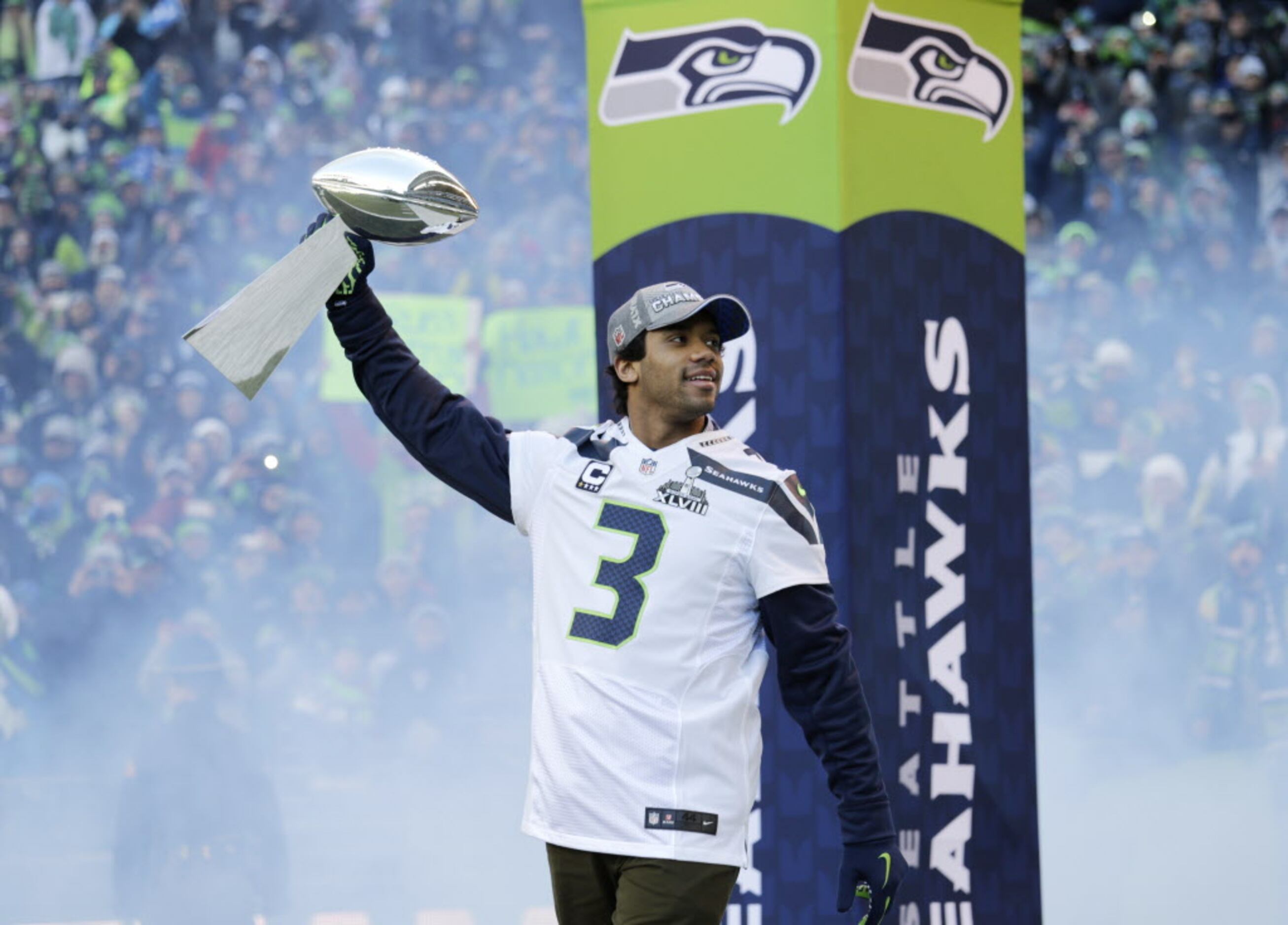 Seahawks QB Russell Wilson works out with Texas Rangers