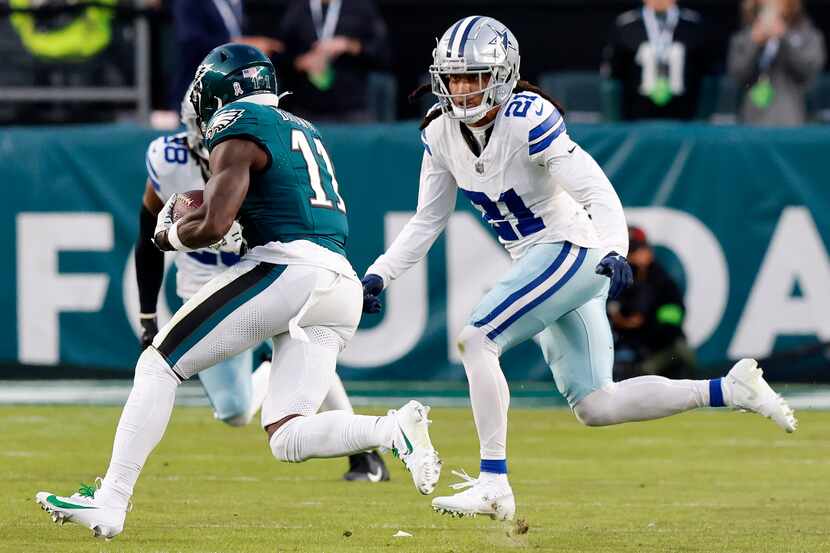 Dallas Cowboys cornerback Stephon Gilmore (21) tracks Philadelphia Eagles wide receiver A.J....