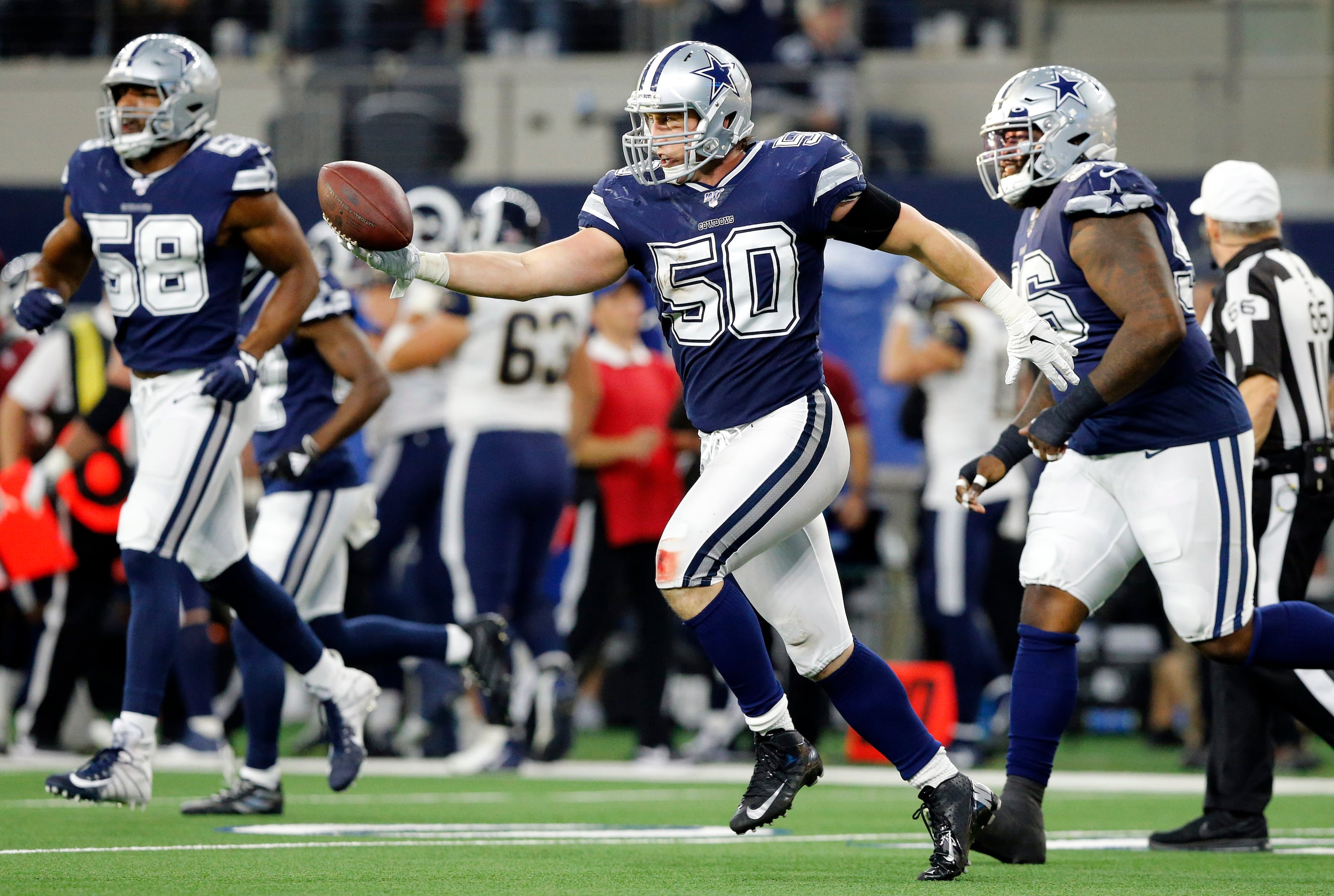 Sean Lee dishes on re-signing with the Cowboys, his stance on the