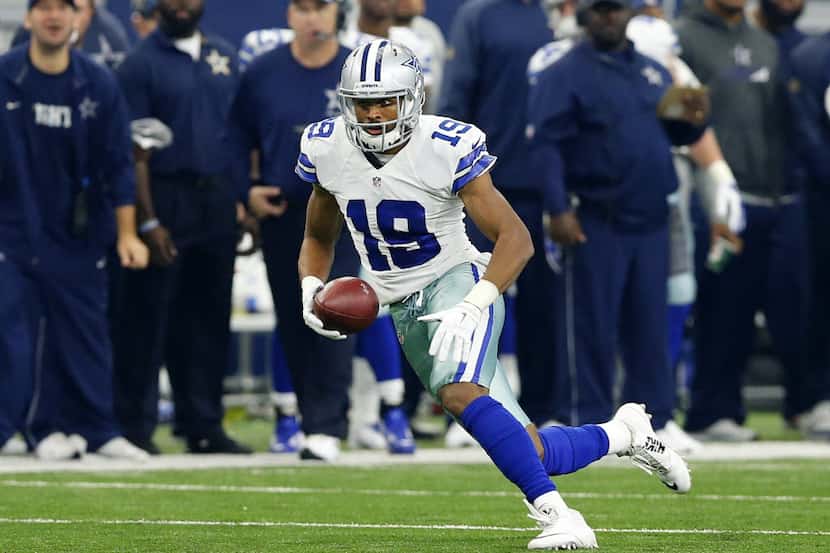 Dallas Cowboys wide receiver Brice Butler (19) makes a catch and run against the Washington...
