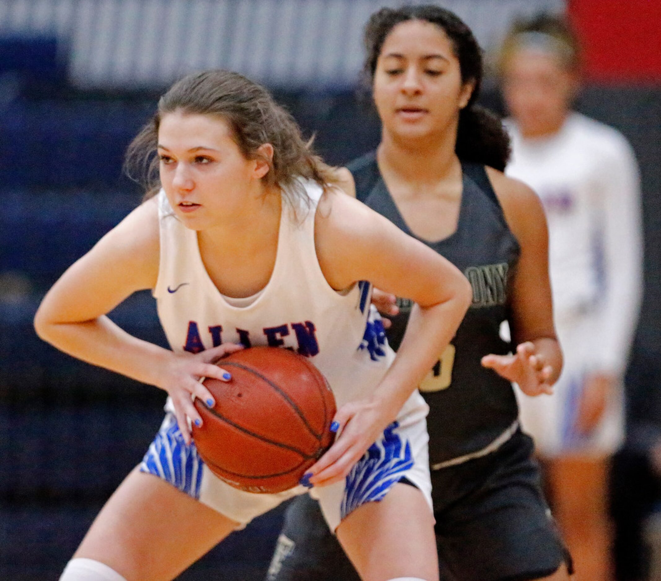 Allen High Schoolâs Mackenzie Wurm (33) holds the ball as time runs out with a 57-41...