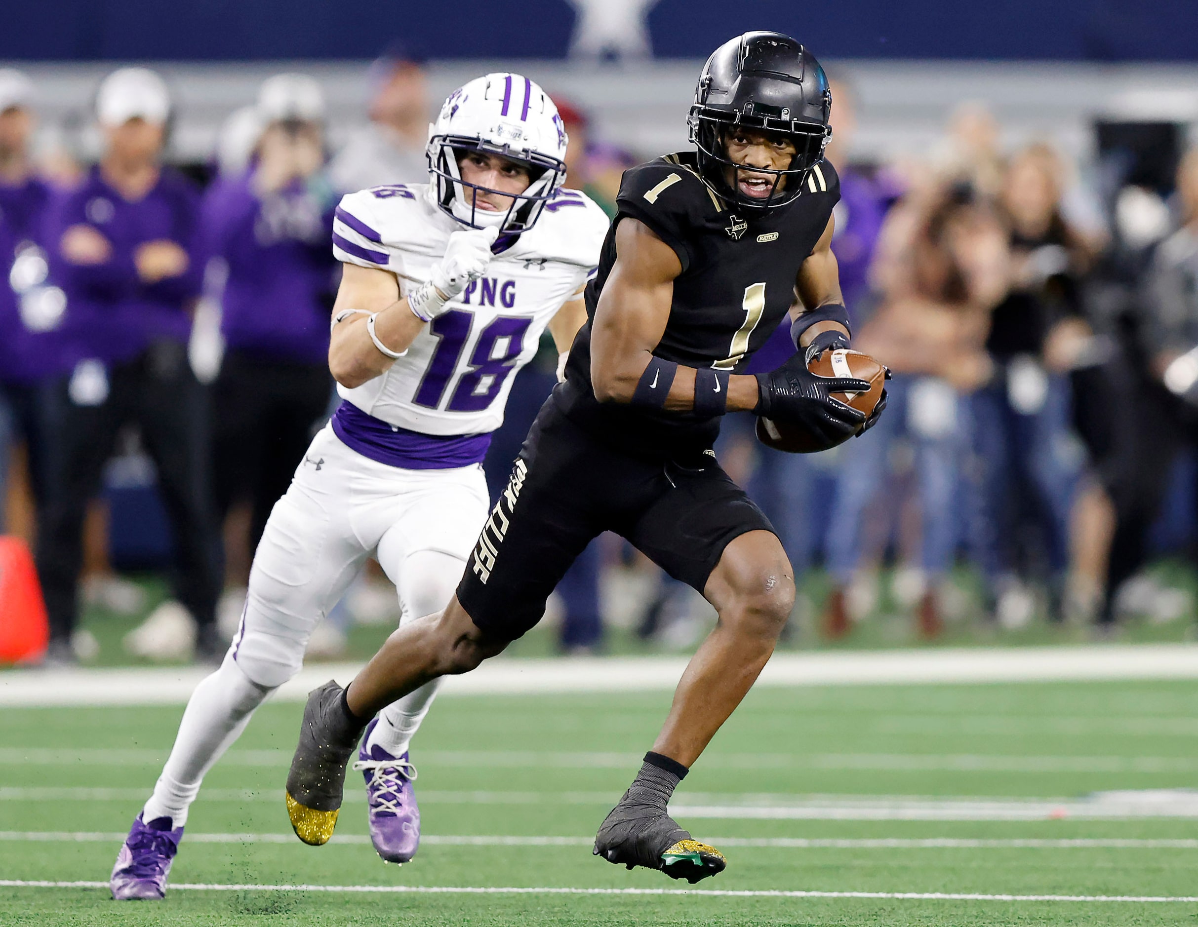 South Oak Cliff defensive back Manny Muhammad (1) returns a third quarter interception for a...