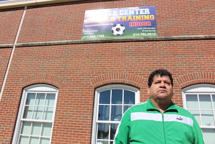 'El Halcón' a las afueras del Soccer Center Cubillo ubicado en Northwest Dallas.