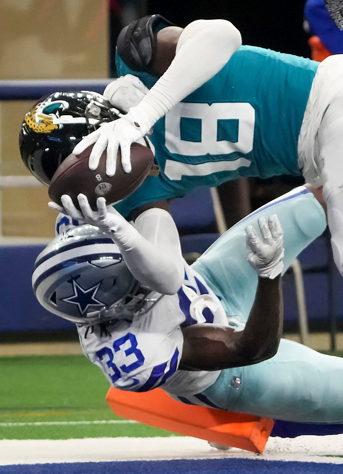 Jacksonville Jaguars wide receiver Laqoun Treadwell (18) goes in to the end zone for a...