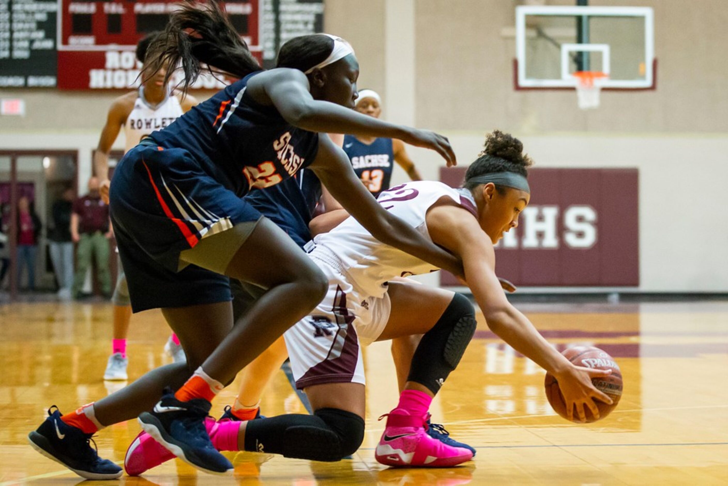 Rowlett guard Nevaeh Zavala (22) fights for a loose ball against Sachse center Adhel Tac...