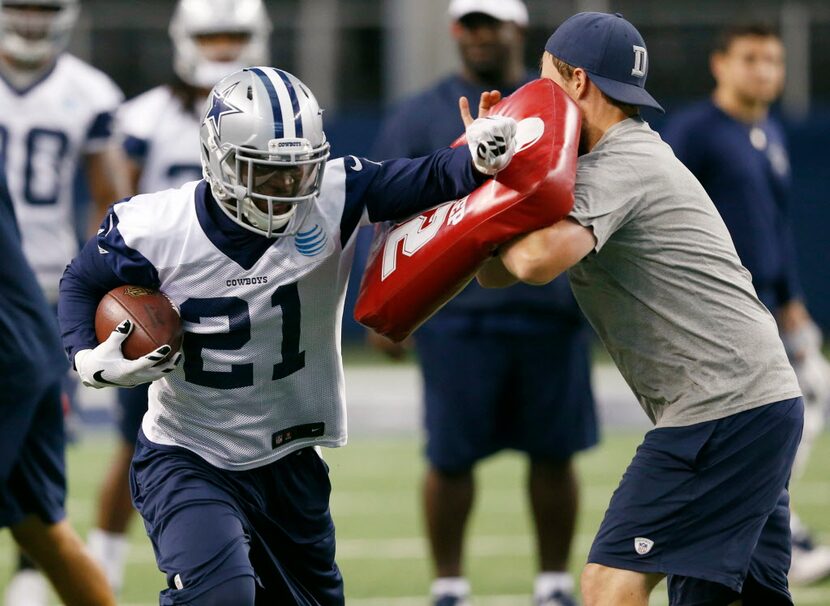 Dallas Cowboys running back Joseph Randle (21) runs through a drill during Dallas Cowboys...