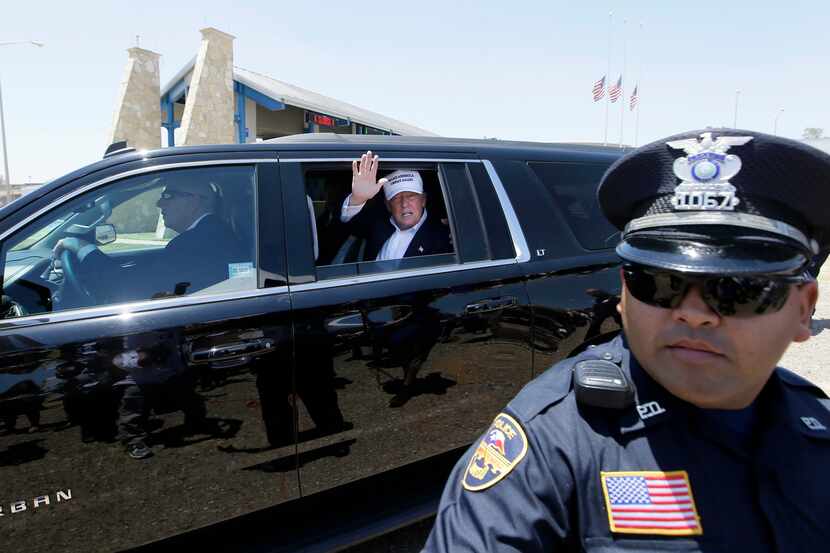 Donald Trump arriba a Laredo para promover su plan migratorio que incluye un costos muro y...