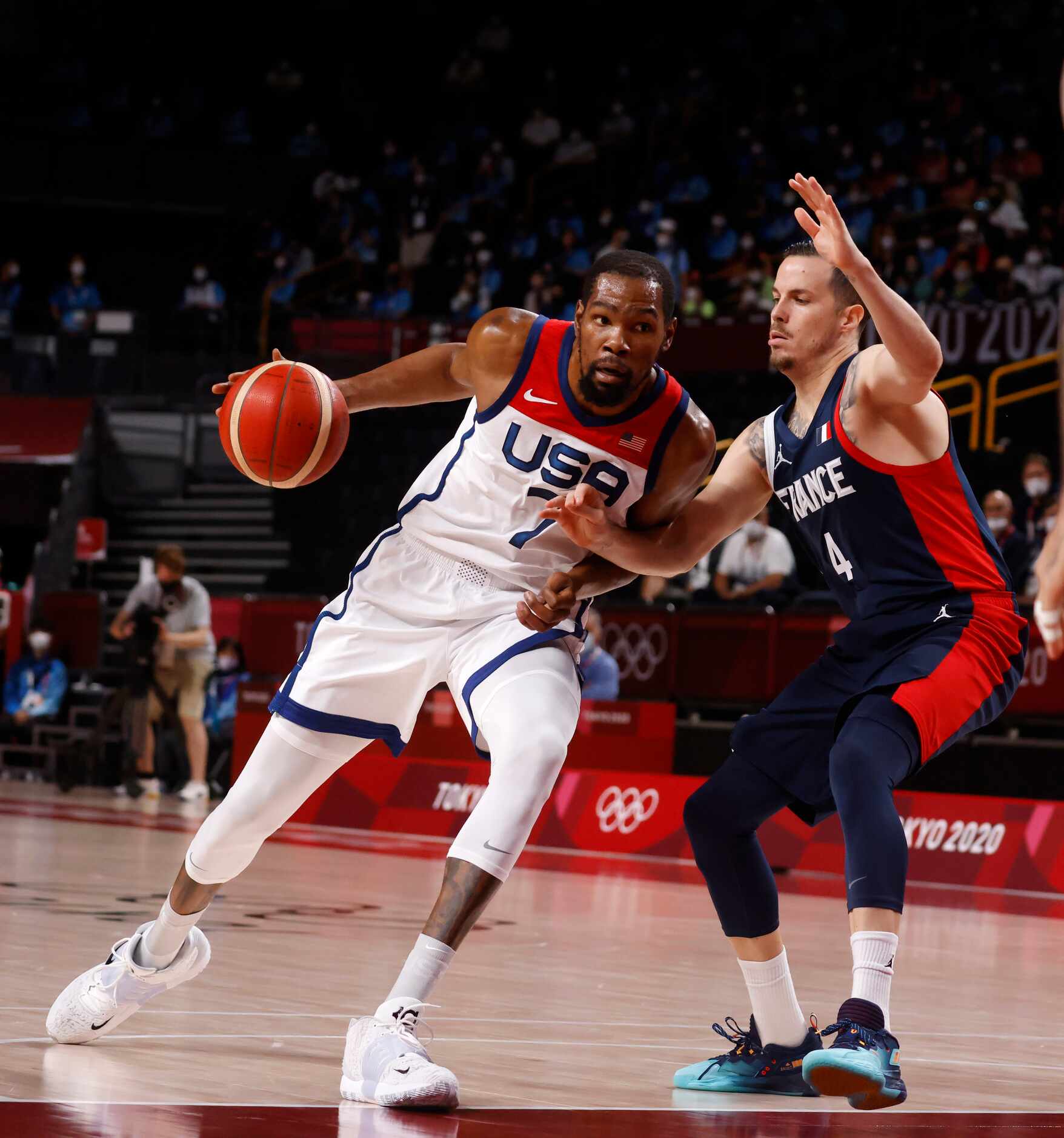 USA’s Kevin Durant (7) drives on France’s Thomas Huertel (4) during the first half of play...