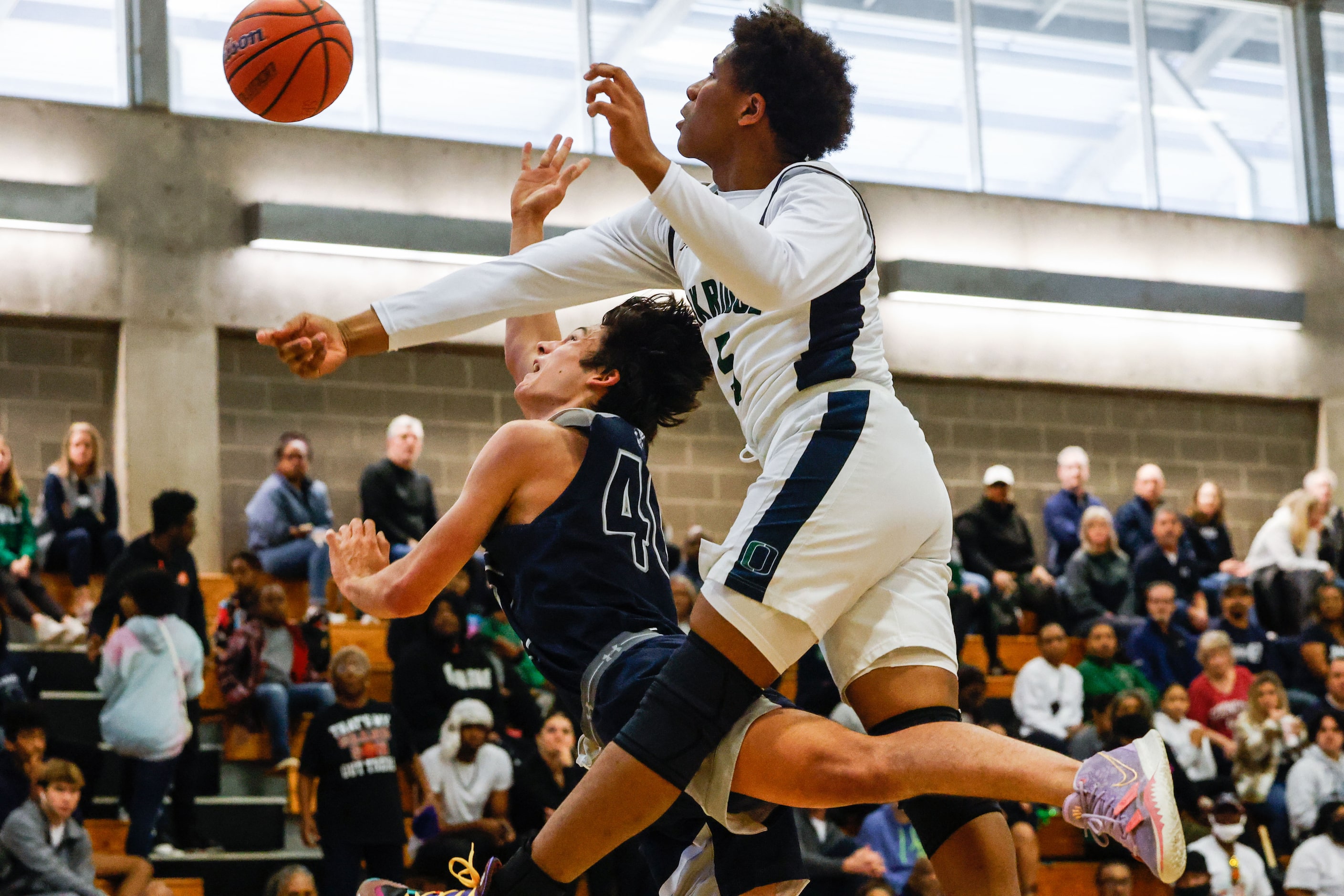 Oakridge Owls' Rayman Hines (5) tries to block a shot from Casady Cyclones' Jack Morgan (40)...