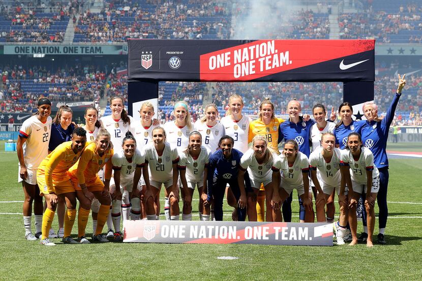 The United States national team poses for a picture after a match against Mexico at Red Bull...