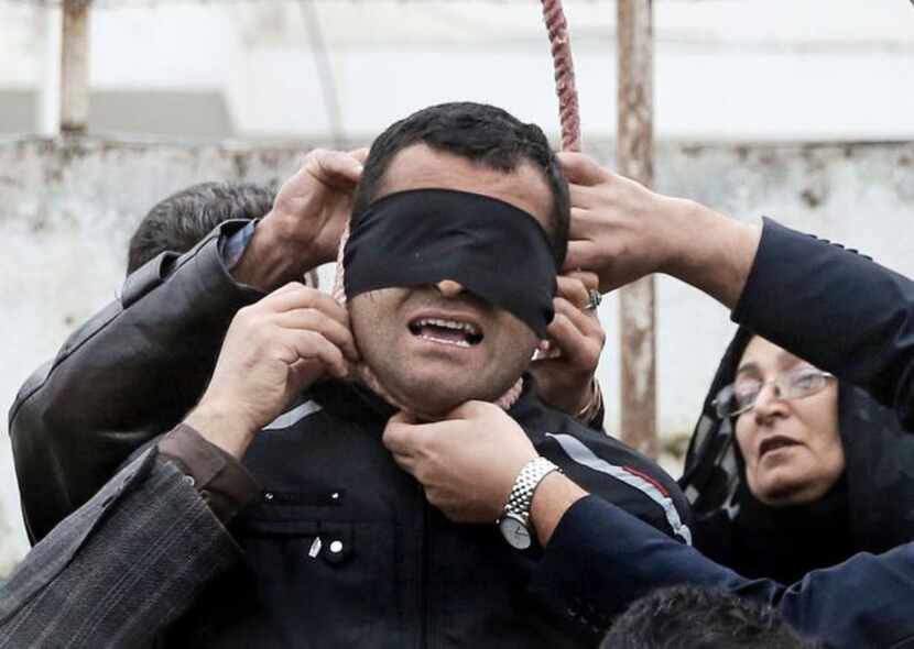
Unexpectedly saved: The mother of Abdolah Hosseinzadeh, murdered in 2007, removed the noose...