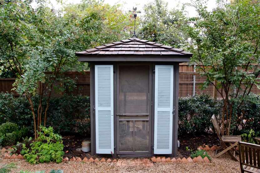 
The hardware cloth covering the opening to Mike Munsterman’s coop obscures the chickens...