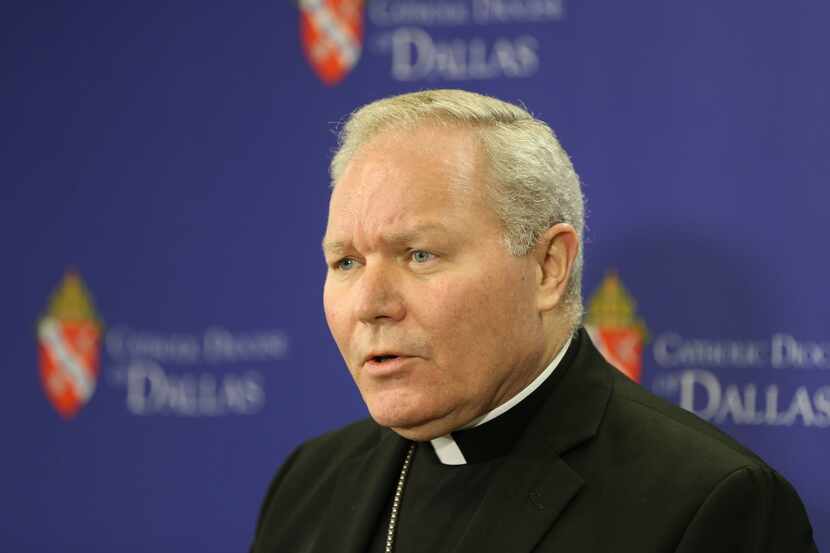 El obispo de Dallas anunció un plan por fases para reabrir las iglesias a los fieles de la...