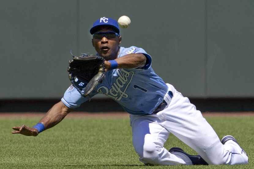 Kansas City Royals center fielder Jarrod Dyson (1) catches a fly ball hit by Seattle...