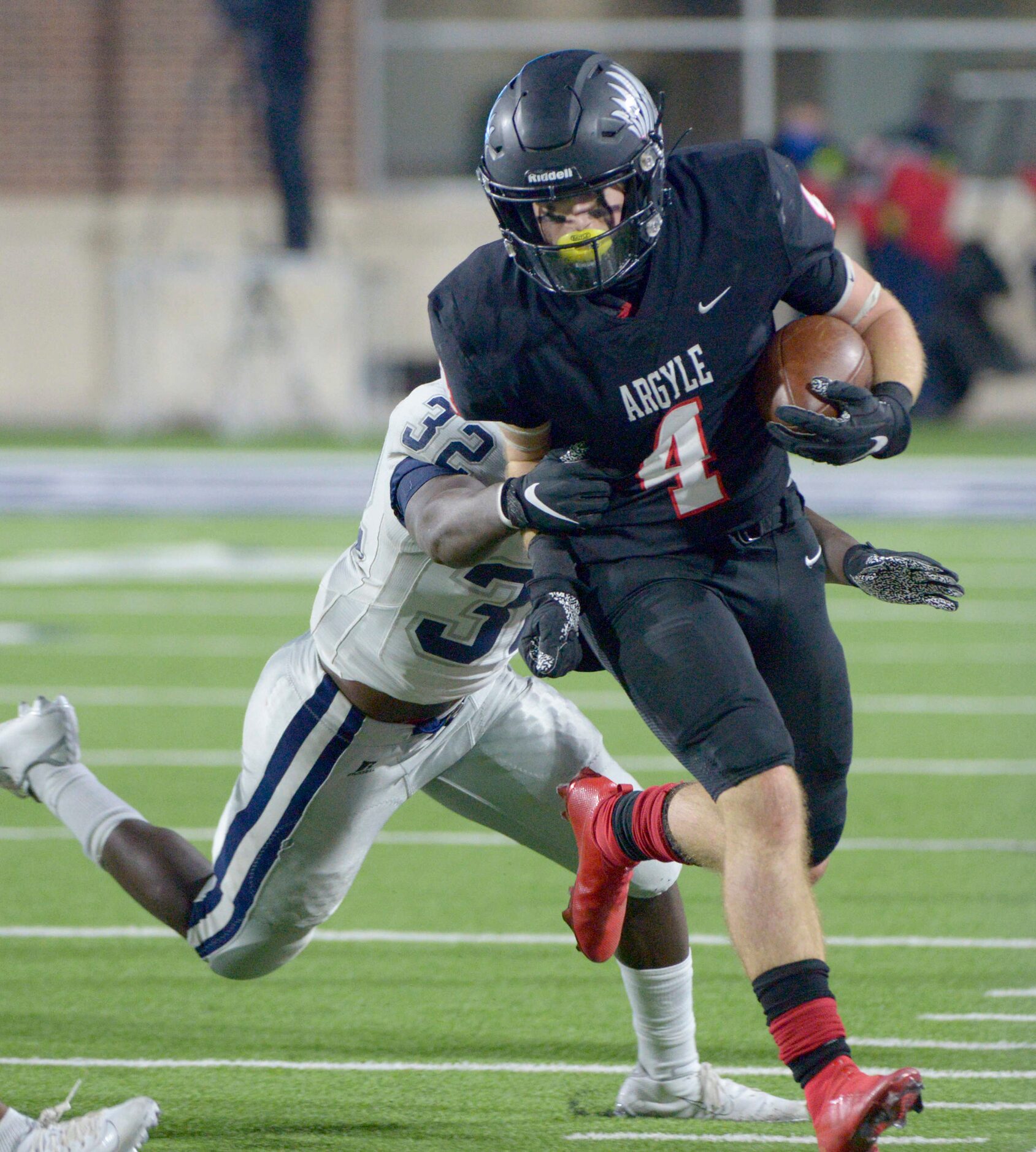 Argyle’s Knox Scoggins (4) runs through a tackle attempt by Paris’ Keshawn Wallace (32) in...