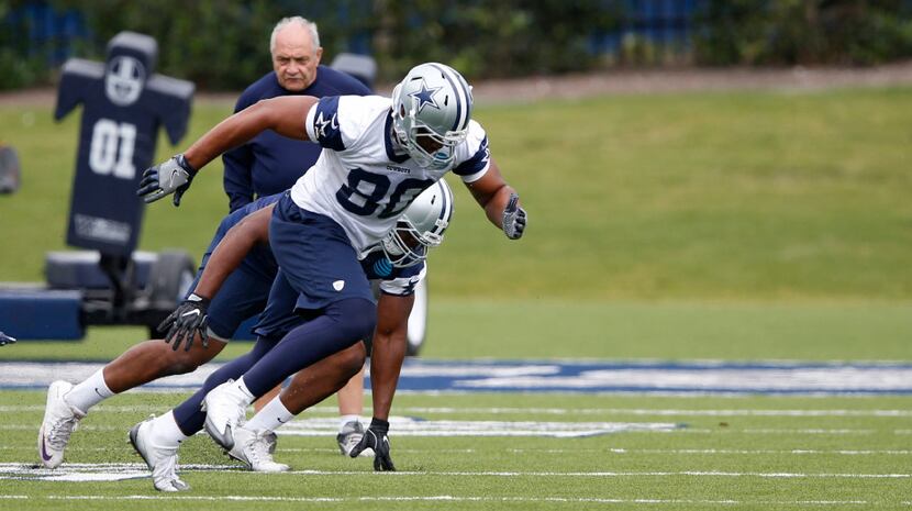 Dallas Cowboys tight end Rico Gathers (80) runs back to the sidelines in a drill during...