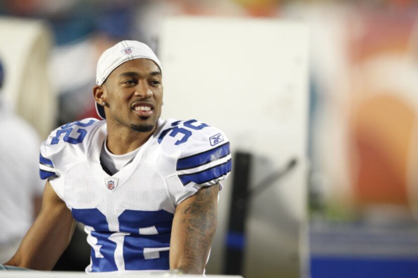 Dallas Cowboys defensive back Orlando Scandrick (32) smiles on the sidelines during the...