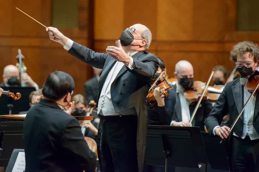 Robert Spano conducts the Fort Worth Symphony Orchestra in the Star-Spangled Banner prior to...