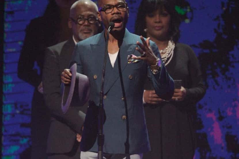 Kirk Franklin accepts the award for Gospel Artist of the Year at 47th Annual GMA Dove Awards...