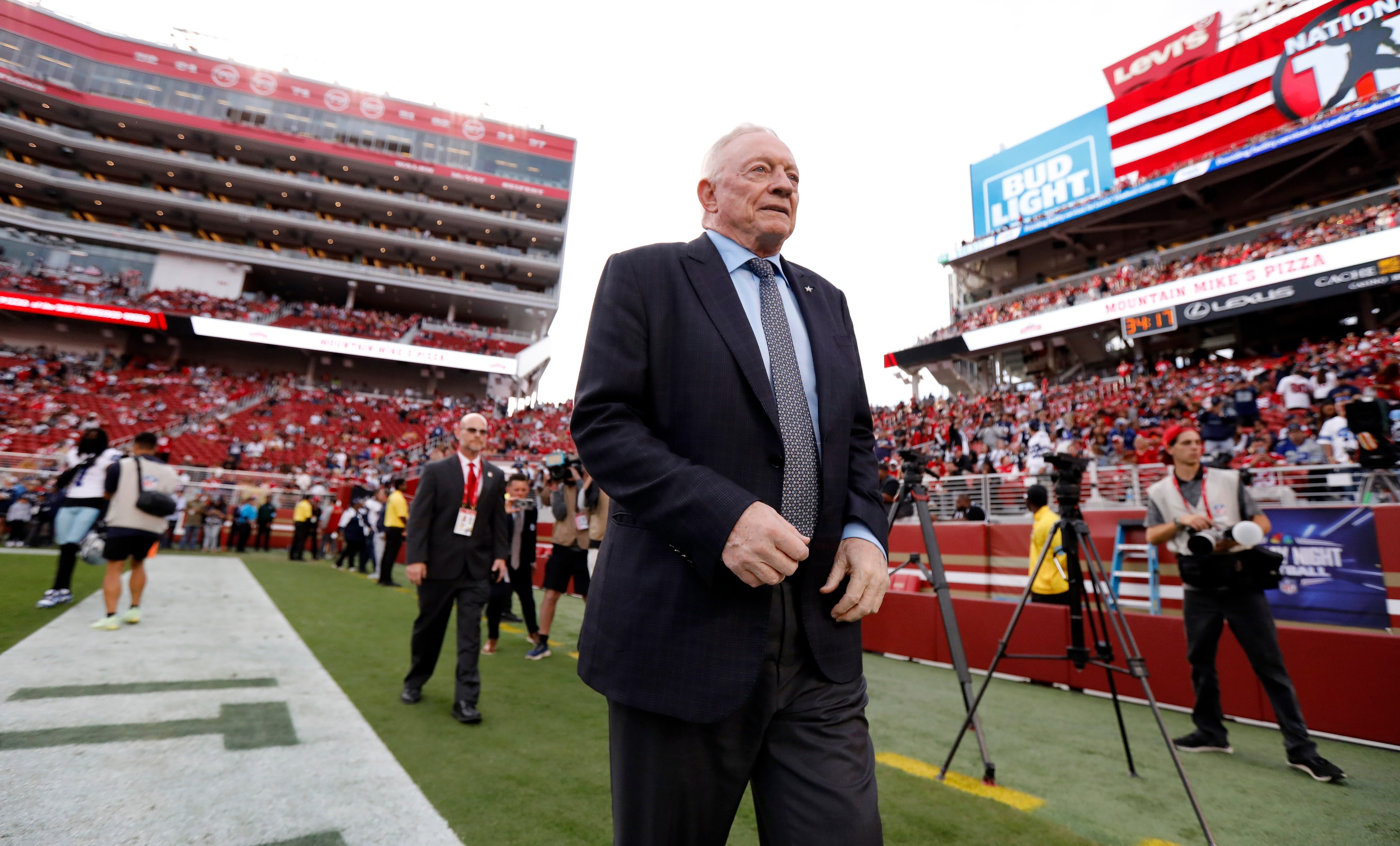 Dallas Cowboys owner Jerry Jones arrives to the field shortly before the San Francisco 49ers...