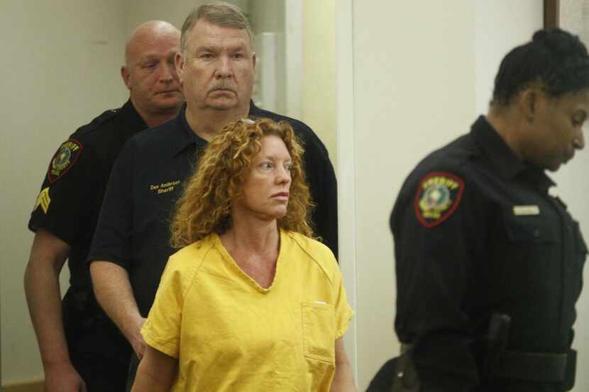 Tonya Couch, la madre de Ethan Couch, durante su audiencia de fianza en el centro de...