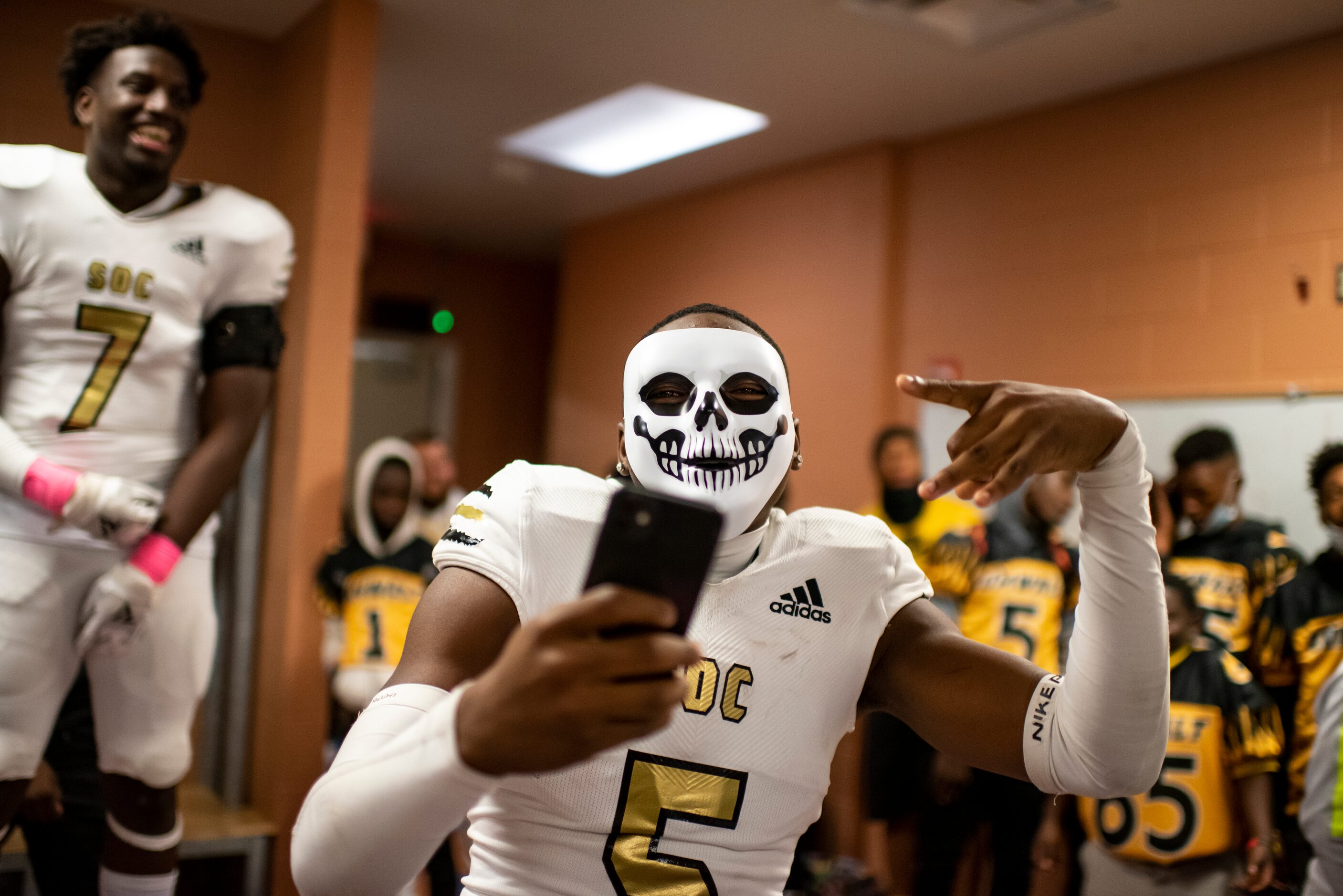 South Oak Cliff junior Randy Reece (5) dances with his teammates during halftime of the...