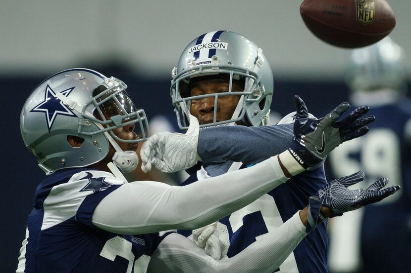 Dallas Cowboys safety George Iloka (20) battles for a pass against defensive back Mike...