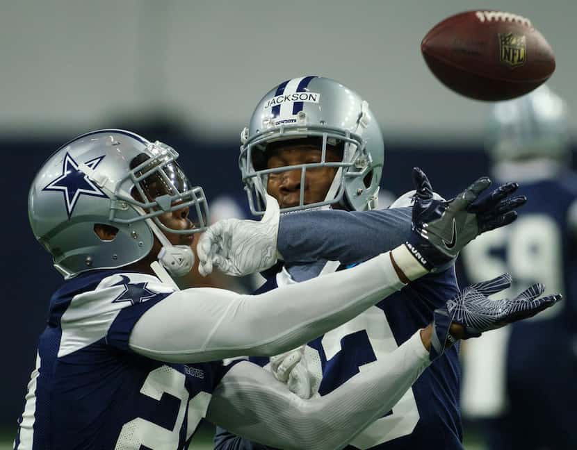 Dallas Cowboys safety George Iloka (20) battles for a pass against defensive back Mike...