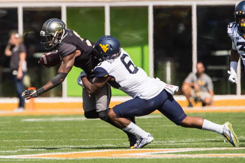 Oct 17, 2015; Waco, TX, USA; West Virginia Mountaineers safety Dravon Askew-Henry (6)...