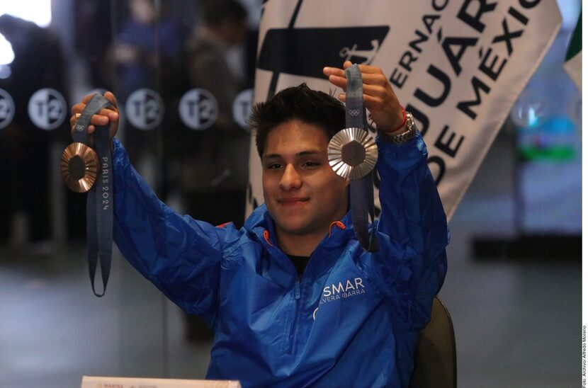 El clavadista mexicano Osmar Olvera, doble medallista olímpico en pruebas de trampolín de 3...