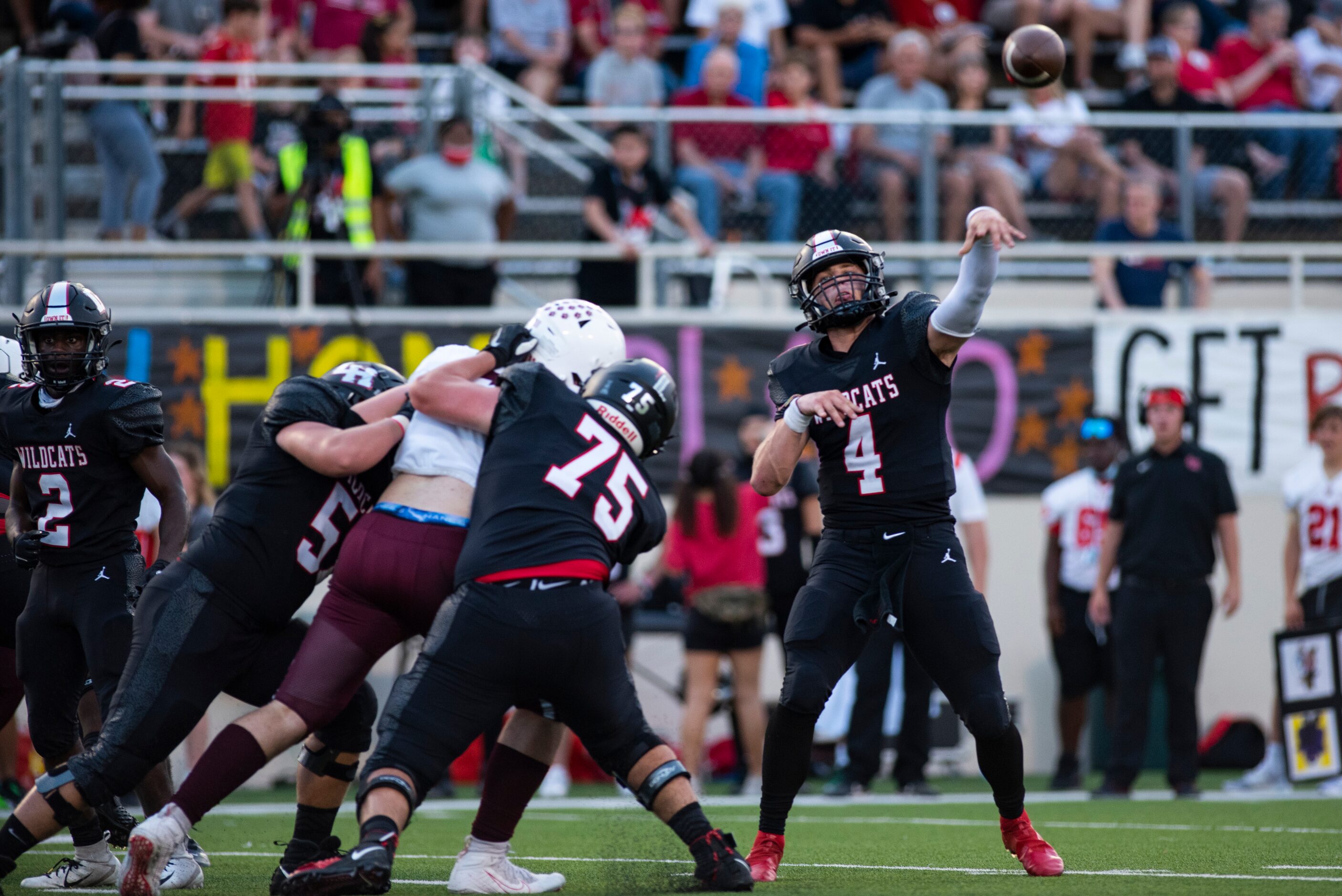 Lake Highlands senior Caden Dotson (4) passes the ball to a receiver during Lake HighlandÕs...