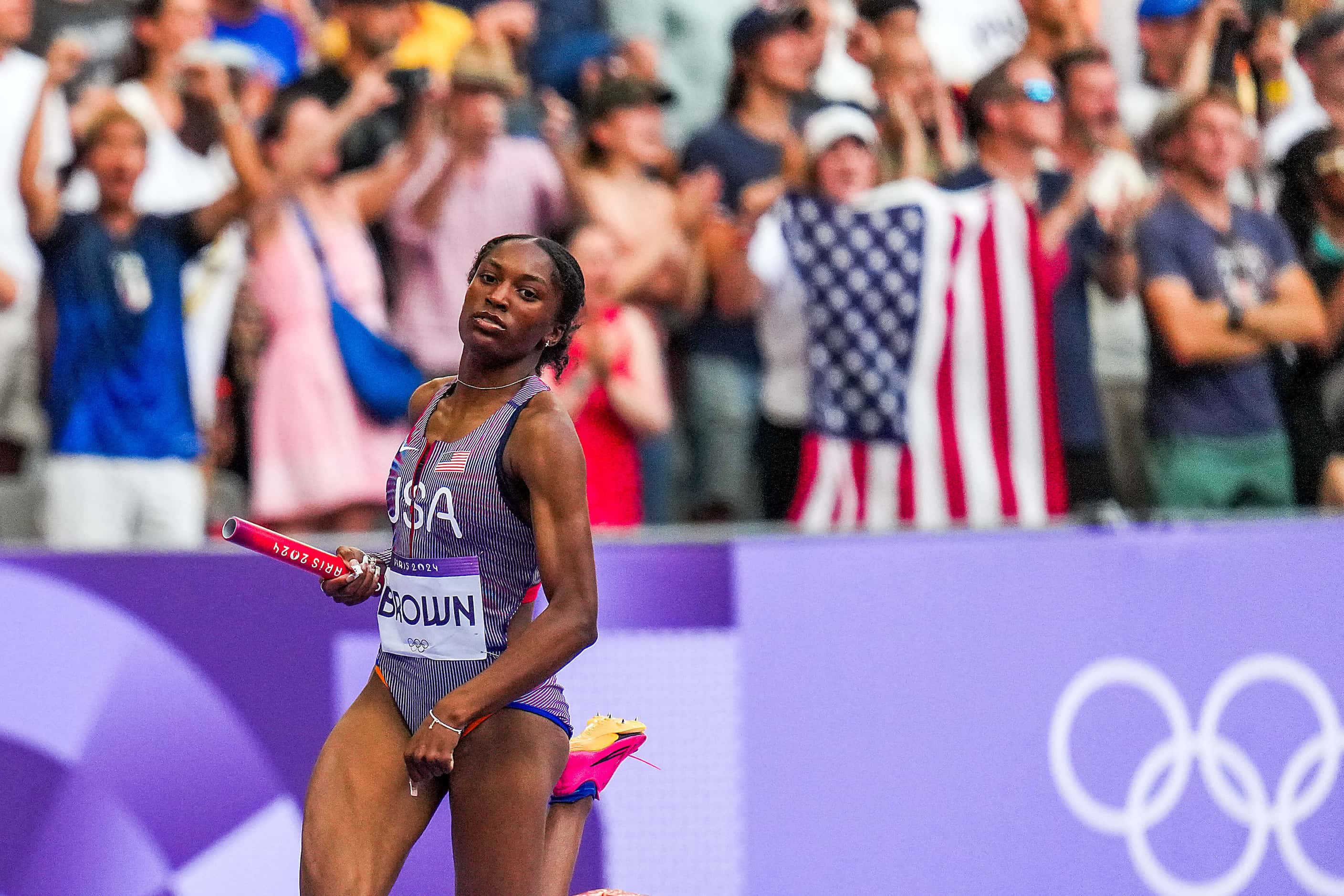 Kaylyn Brown of the United States runs the anchor leg on a world record setting qualifying...