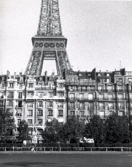 JOGGERS ON CHAMPS DE MARS, PARIS (1978) 