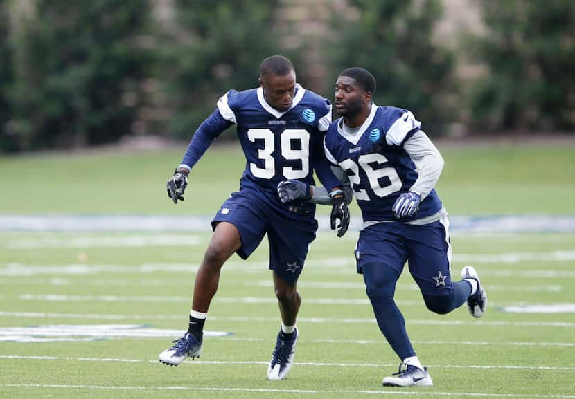 FILE - Cowboys cornerbacks Marquez White (39) and Duke Thomas (26) fight for position as...