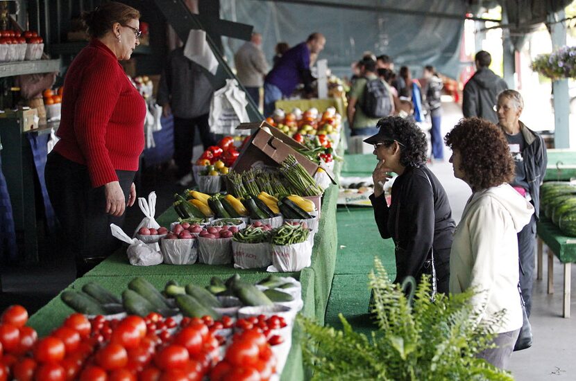 Fatima Amaroufi (left) of Allen, waits on Debbie Engell (right) of Plano and Toni Nesmith of...