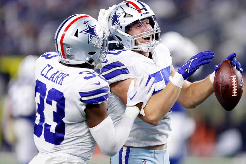 Dallas Cowboys linebacker Leighton Vander Esch (55) came up with a fumble recovery in the...